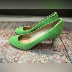 Kelly green suede pumps, rarely worn